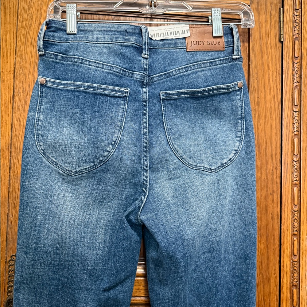 Judy Blue Denim Straight Capri Jean in Deep Blue - Picture 5 of 16